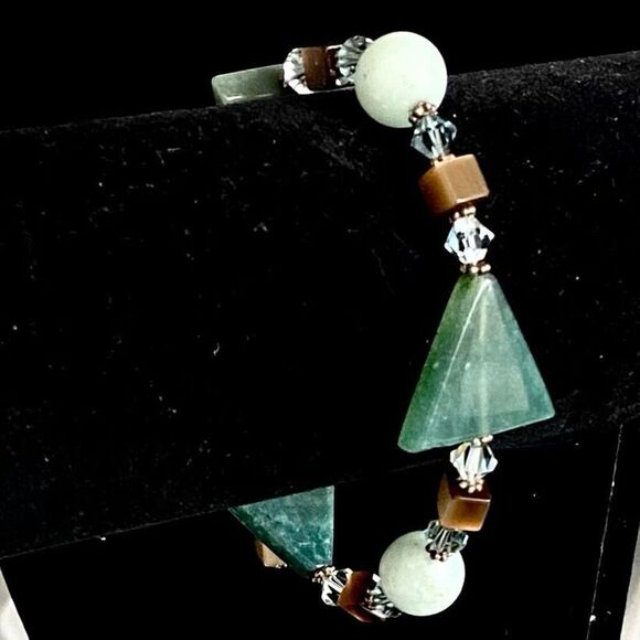 ASC Striking Polished Green Agate with Sterling clasps - Picture 6 of 9